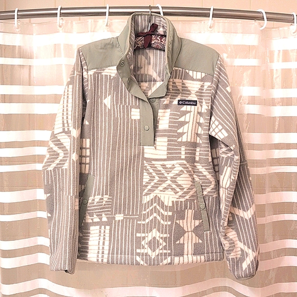 NWOT Columbia Light Green Patterned Women's Fleece XS